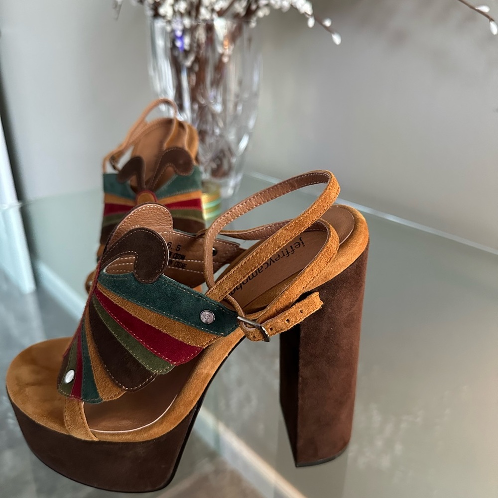 Beautiful unique Jeffrey Campbell Monarch Suede Platform Sandal